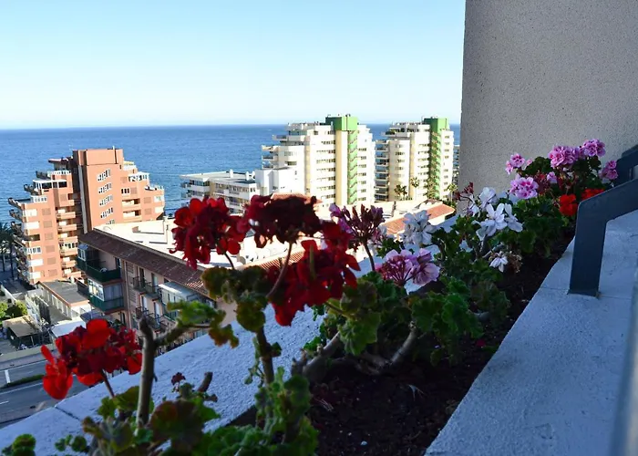 Luxury With Sea Views Private Parking And Terrace דירה